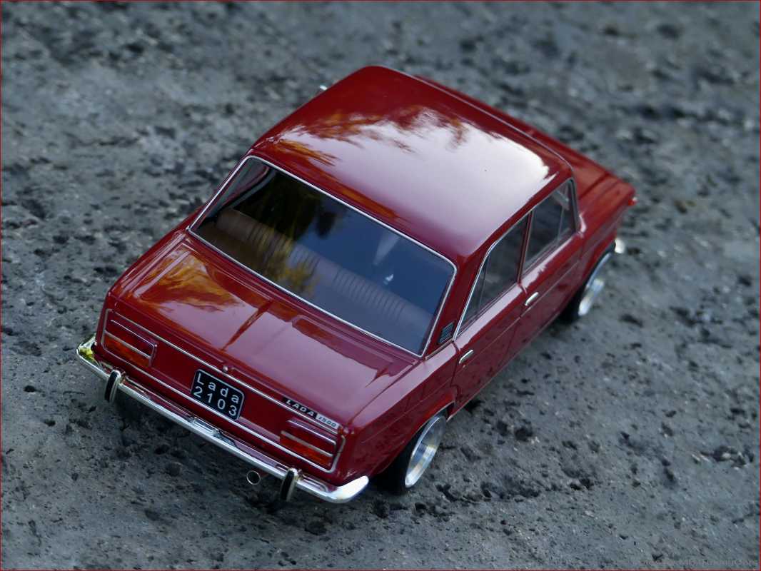 1:18 Lada 2103 / DDR Car - Rot.Edition -